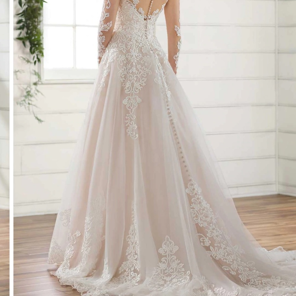 Wedding dress. Brand new ! Never worn Essence of Australia style D2433